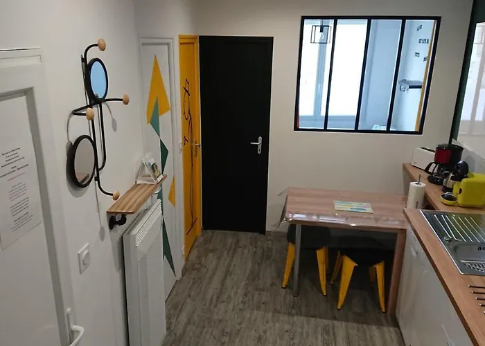 T3 Guynemer 1er Etage A 80 M Linge De Lit Fourni