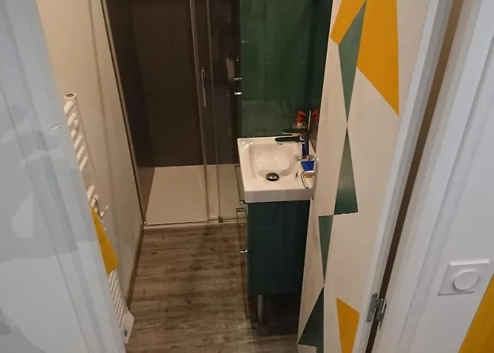 T3 Guynemer 1er Etage A 80 M Linge De Lit Fourni *